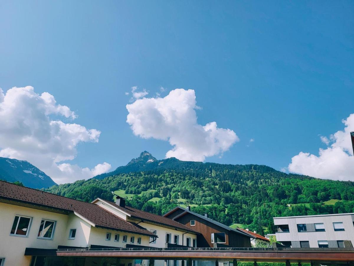Wanderhotel Garni Cresta Шрунс Екстер'єр фото