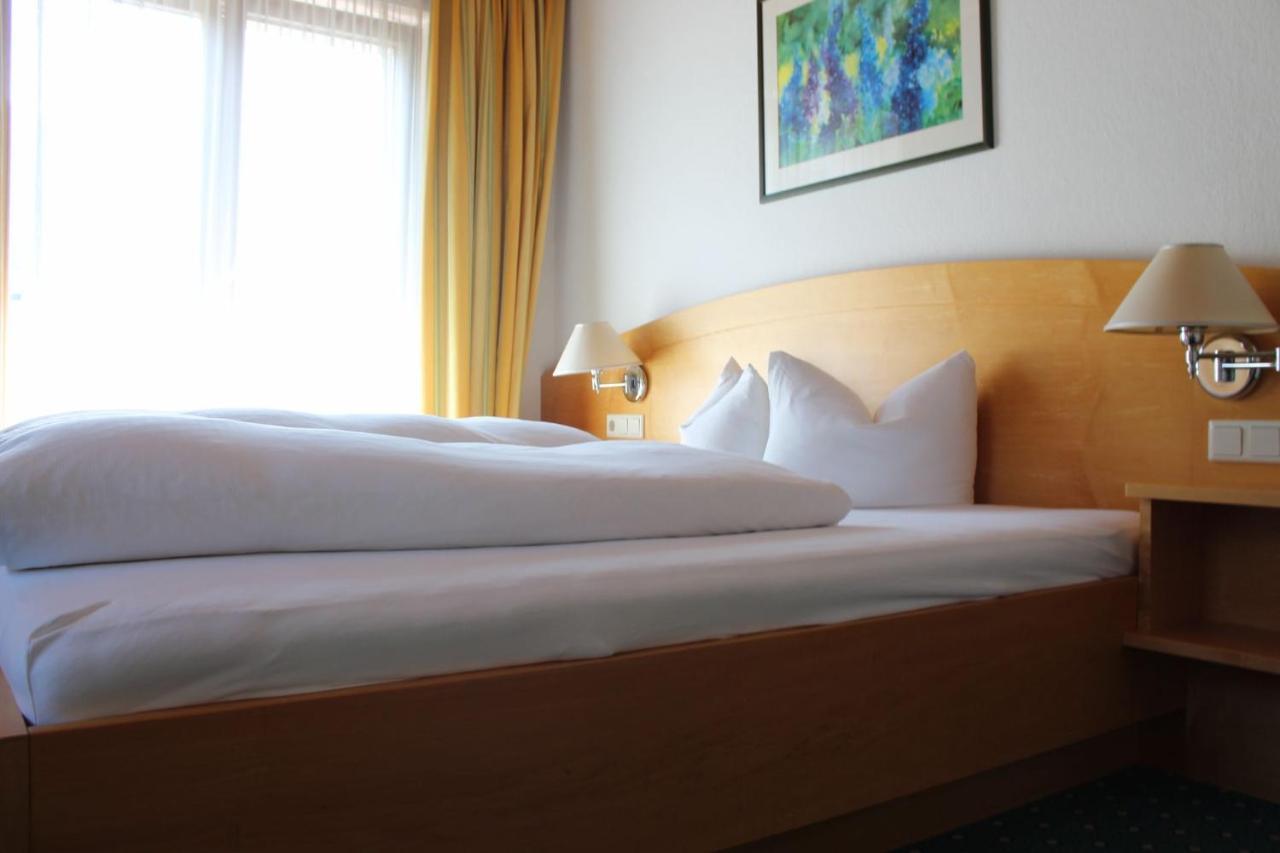 Wanderhotel Garni Cresta Шрунс Екстер'єр фото