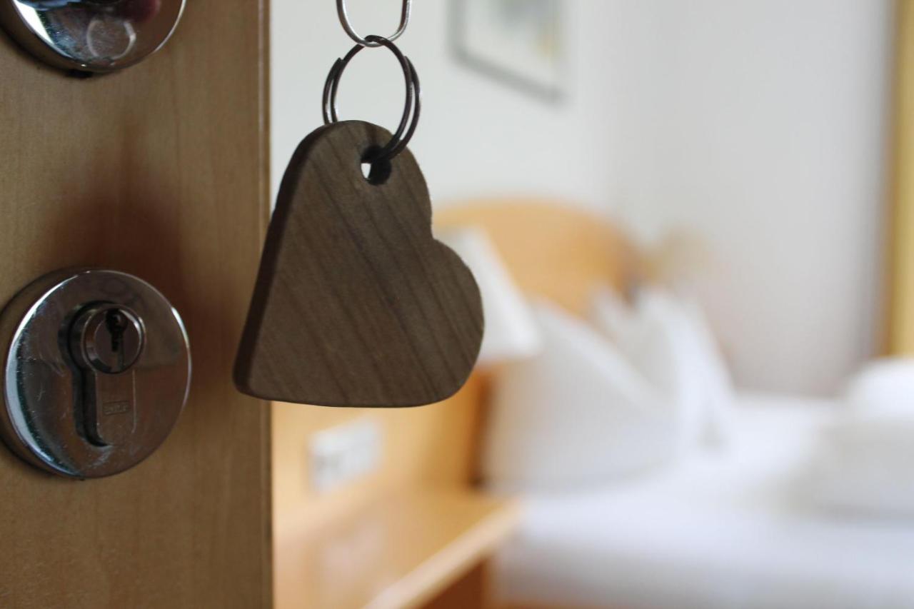 Wanderhotel Garni Cresta Шрунс Екстер'єр фото