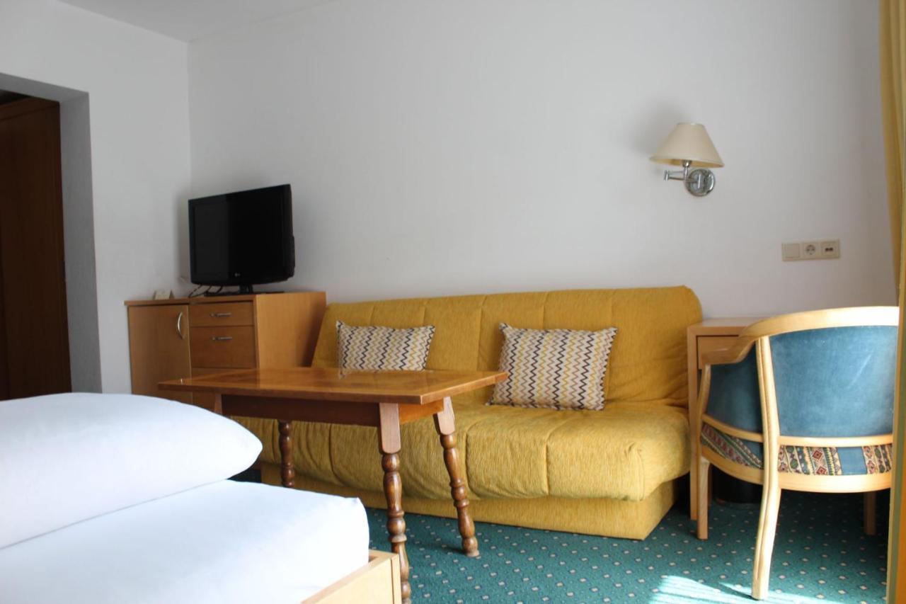 Wanderhotel Garni Cresta Шрунс Екстер'єр фото